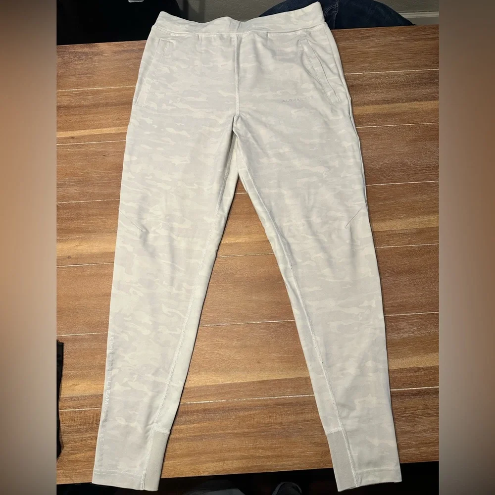 Alphalete Infinity Joggers Size Med. Have always fit me snug. Great condition! - Picture 6 of 8
